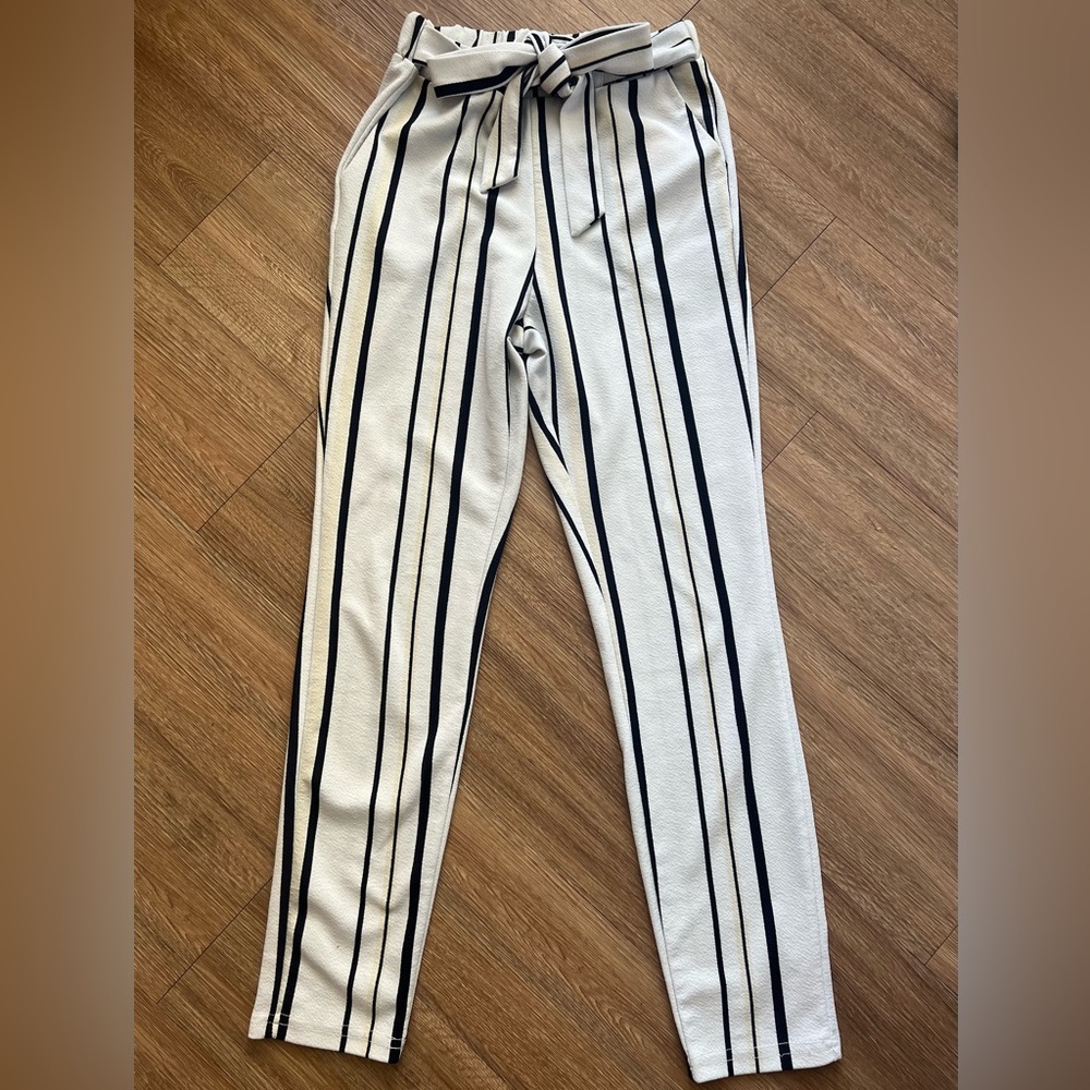 Vertical strip skinny pants